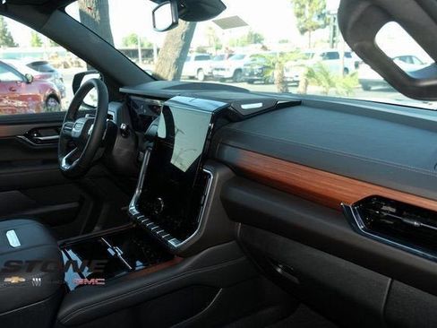 New 2025 GMC Yukon XL Denali w/ Sun & Power Step Package image 15