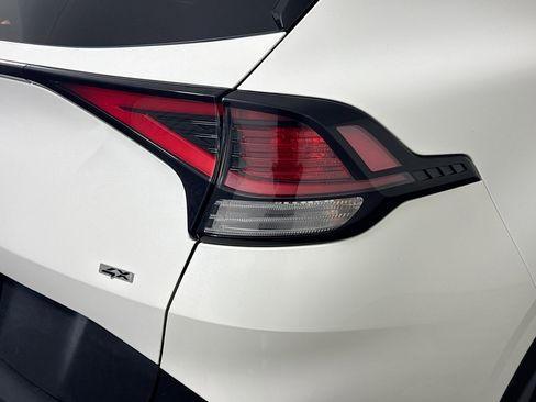 Used 2023 Kia Sportage LX image 33