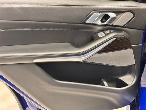 Used 2024 BMW X7 M60i image 26