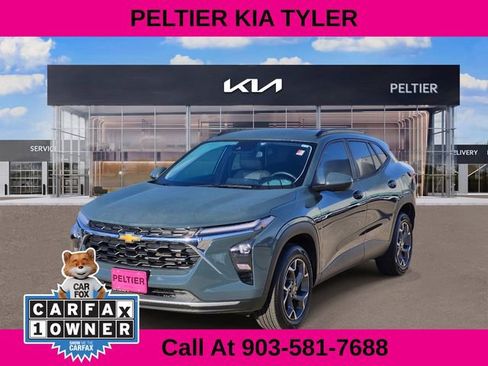 Used 2025 Chevrolet Trax LT w/ Driver Confidence Package image 3