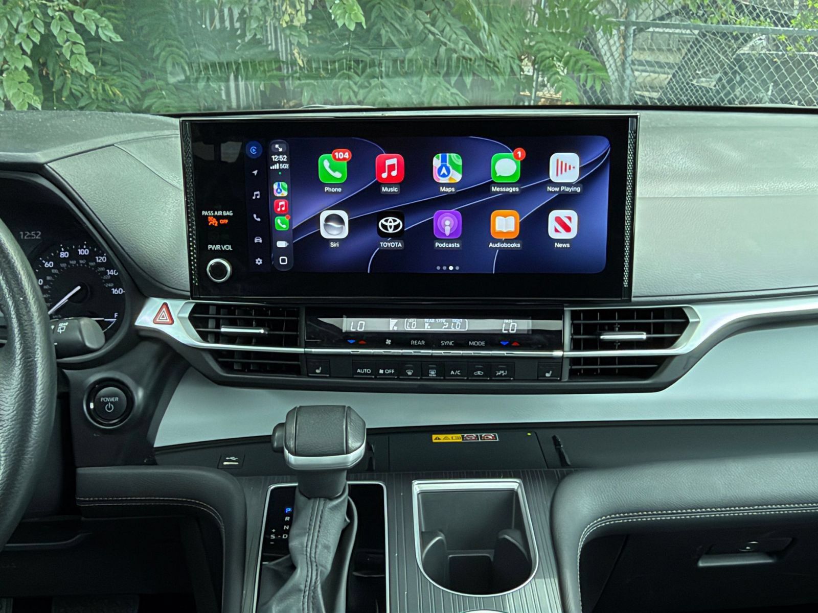 Used 2025 Toyota Sienna XLE FWD image 20