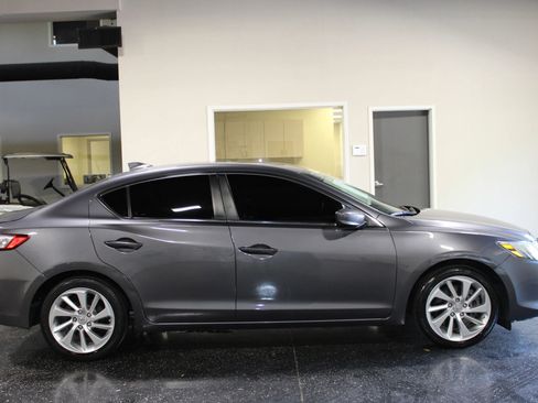 Used 2017 Acura ILX FWD image 2