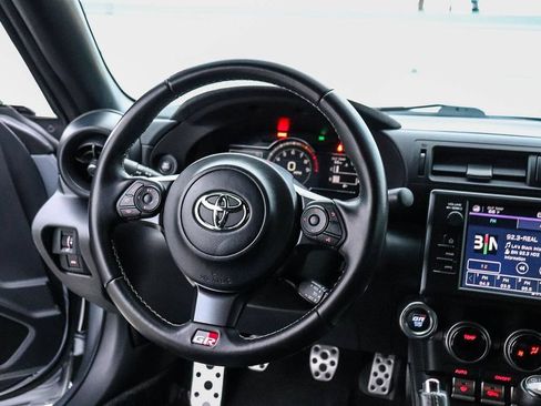 Used 2022 Toyota GR86 Premium w/ ALL Weather Mat Package (TMS) RWD image 18