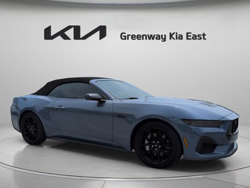 Used 2025 Ford Mustang GT Premium RWD image 3