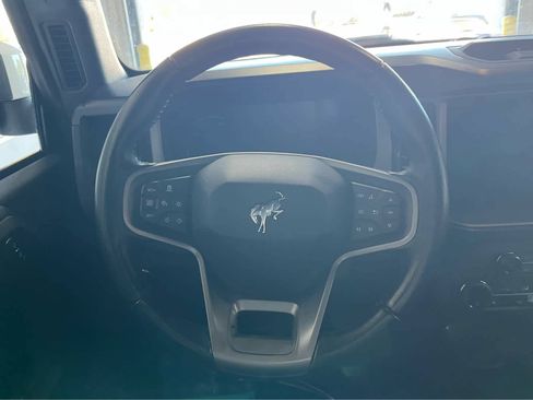 Used 2023 Ford Bronco Outer Banks w/ Sasquatch Package AWD/4WD image 7