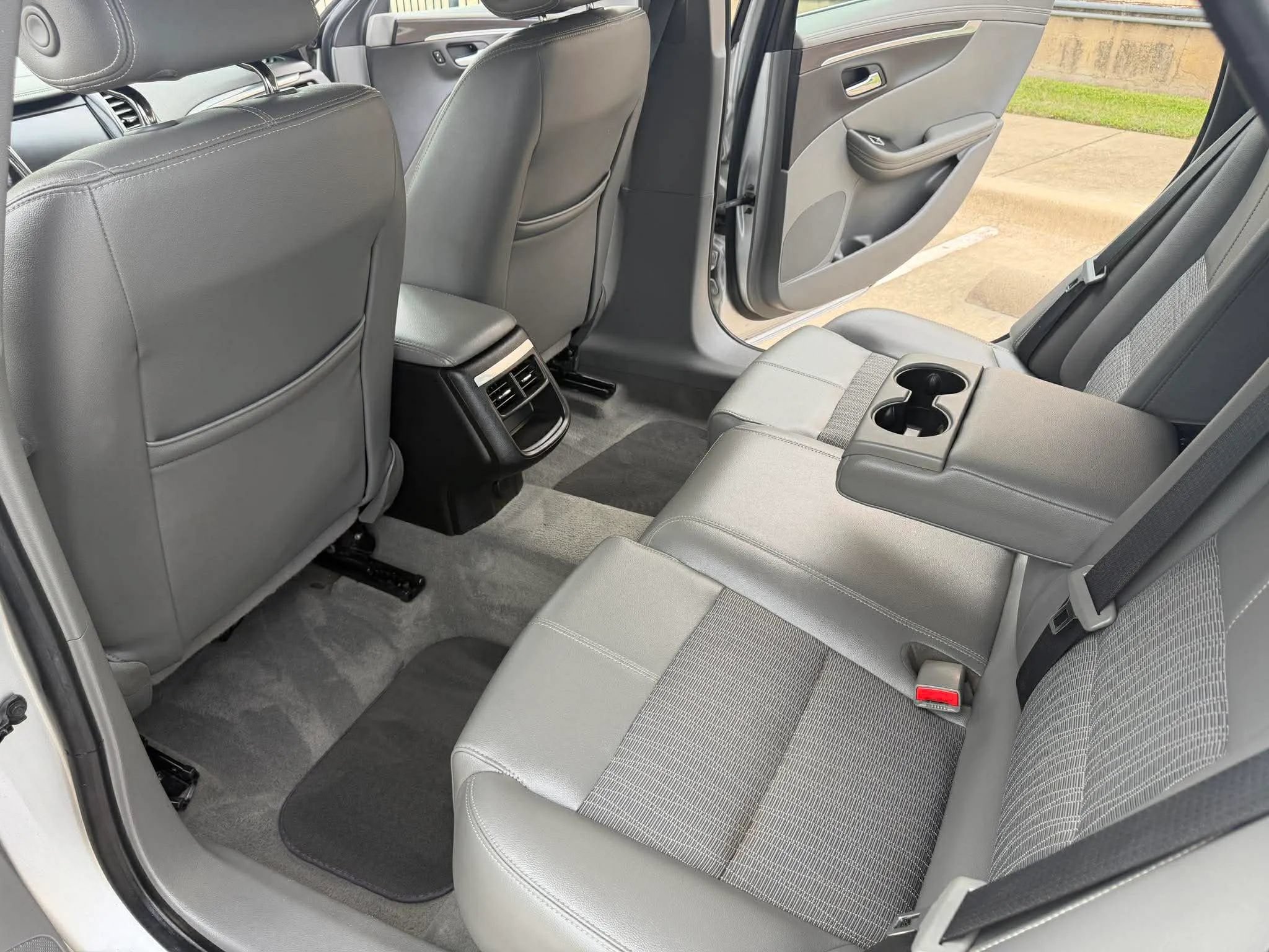 Used 2019 Chevrolet Impala LT FWD image 26