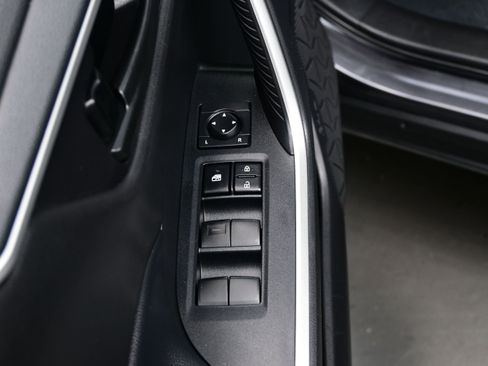 Used 2022 Toyota RAV4 LE AWD/4WD image 10