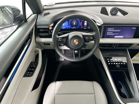 Certified 2025 Porsche Macan Electric image 21