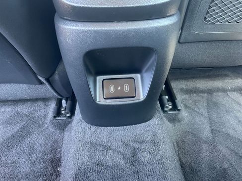 Used 2025 Hyundai Elantra Limited image 23