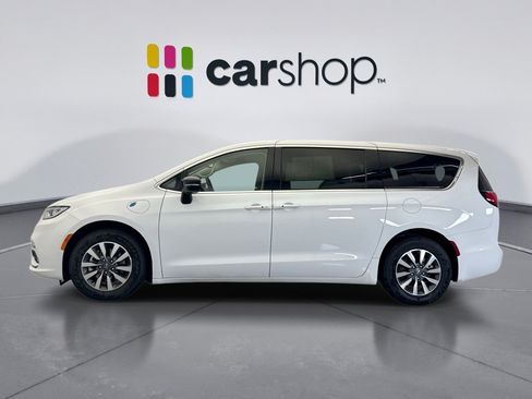 Used 2024 Chrysler Pacifica Limited FWD image 2