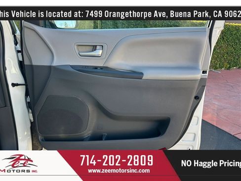 Used 2017 Toyota Sienna LE image 48