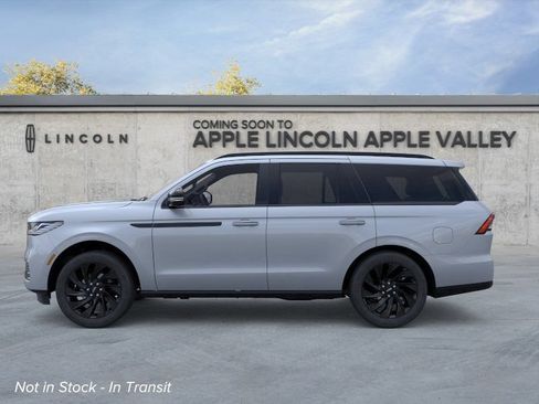 New 2026 Lincoln Navigator Reserve w/ Jet Appearance Package AWD/4WD image 3
