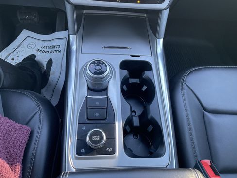 Used 2023 Ford Explorer XLT w/ Equipment Group 202A image 25