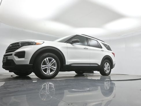 Certified 2023 Ford Explorer XLT RWD image 43