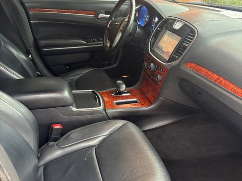 Used 2014 Chrysler 300 RWD image 16
