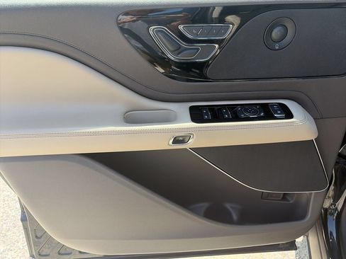 Used 2023 Lincoln Aviator Reserve w/ Equipment Group 201A RWD image 16