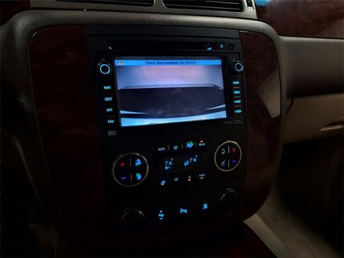 Used 2011 Chevrolet Suburban LTZ image 20