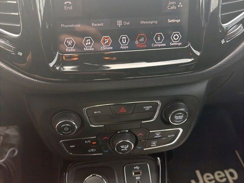 Used 2018 Jeep Compass Limited AWD/4WD image 7