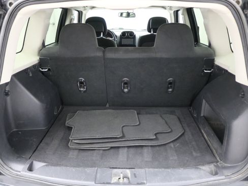 Used 2016 Jeep Patriot Latitude image 10