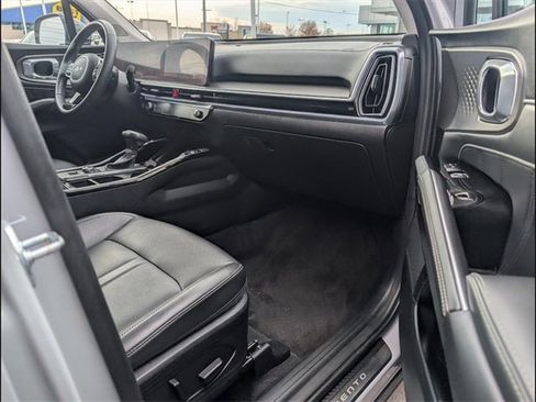 Used 2025 Kia Sorento SX image 24