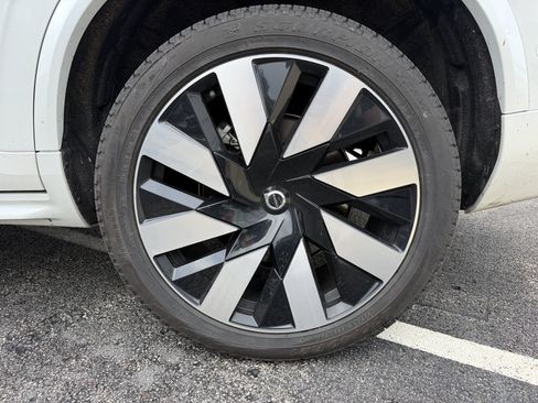 Used 2023 Volvo XC90 T8 Plus w/ Protection Package Premier AWD/4WD image 10
