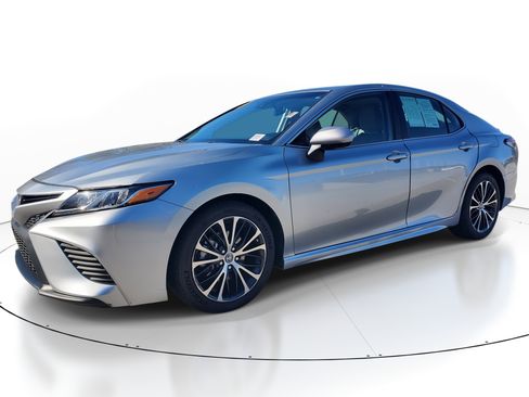 Used 2019 Toyota Camry SE image 3