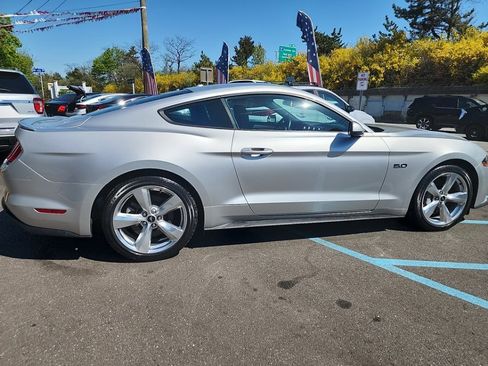 Used 2019 Ford Mustang GT Premium RWD image 6