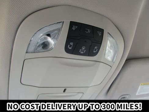 Used 2020 Chrysler Pacifica Touring-L FWD image 26