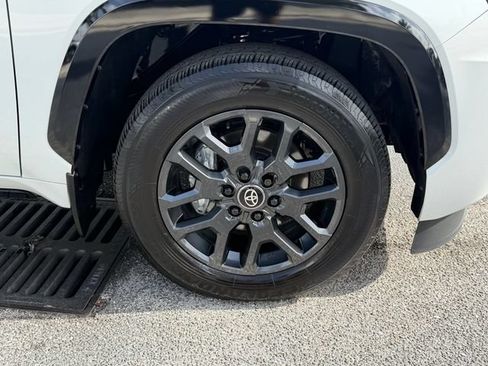 Used 2025 Toyota Sequoia Platinum AWD/4WD image 9