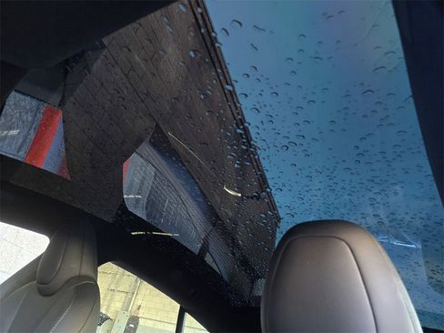 Used 2022 Tesla Model S image 18