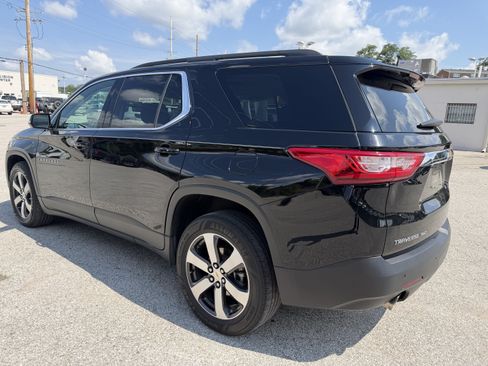Used 2020 Chevrolet Traverse LT w/ LT Premium Package AWD/4WD image 5