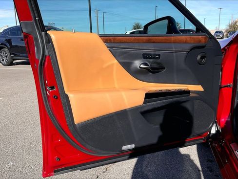 Used 2024 Lexus ES 350 w/ Premium Package image 20