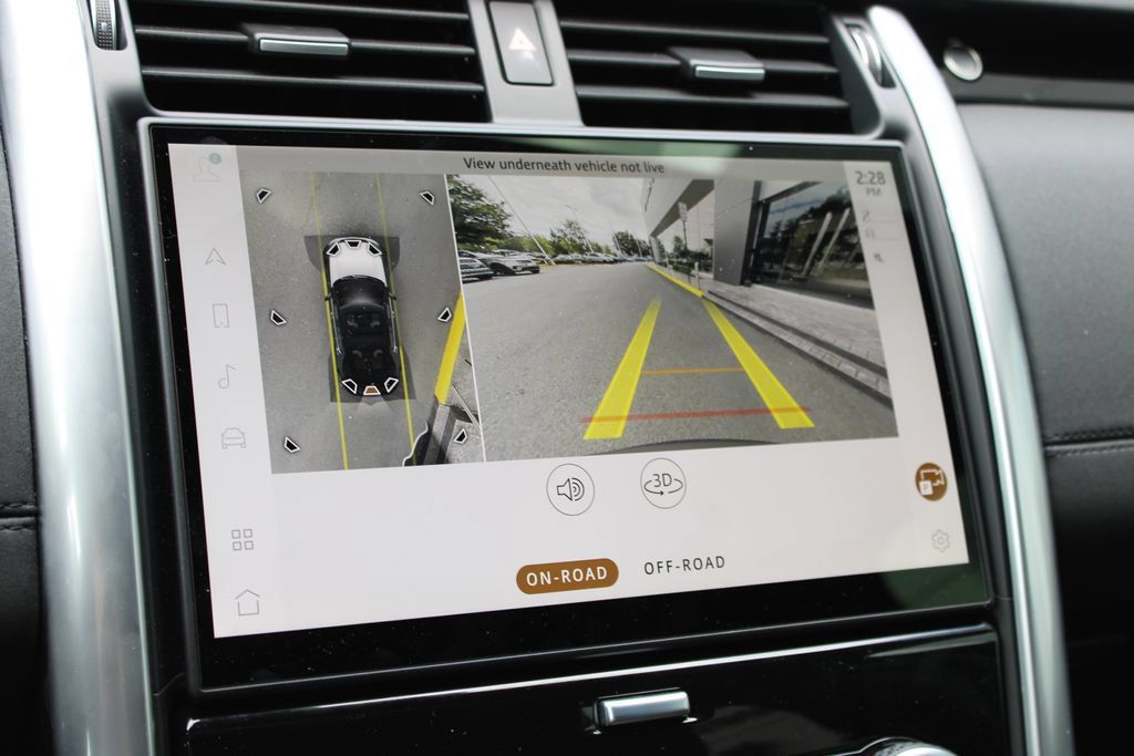 Certified 2025 Land Rover Discovery S AWD/4WD image 17