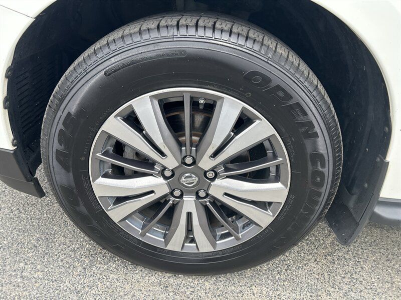 Used 2018 Nissan Pathfinder SV AWD/4WD image 7