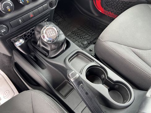 Used 2018 Jeep Wrangler Unlimited Sport AWD/4WD image 21