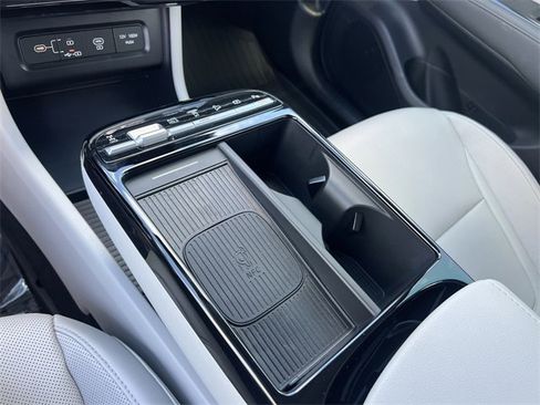 Used 2025 Hyundai Tucson Limited image 34