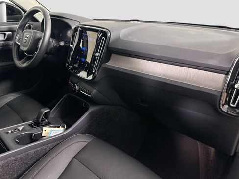 Certified 2025 Volvo XC40 B5 Core image 29