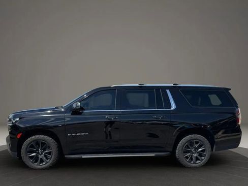 Used 2023 Chevrolet Suburban Premier AWD/4WD image 2
