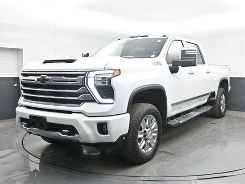 Used 2024 Chevrolet Silverado 2500 High Country w/ High Country Premium Package AWD/4WD image 10