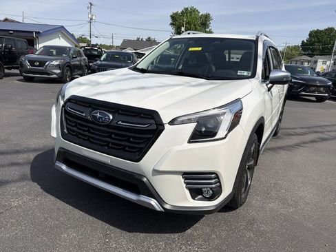 Used 2024 Subaru Forester Touring w/ Convenience Package AWD/4WD image 9