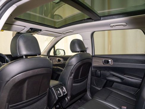 Used 2022 Kia Sorento S w/ Panoramic Sunroof Package image 8