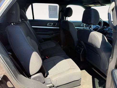 Used 2016 Ford Explorer XLT AWD/4WD image 18