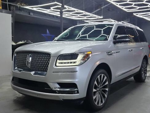 Used 2019 Lincoln Navigator Select image 2