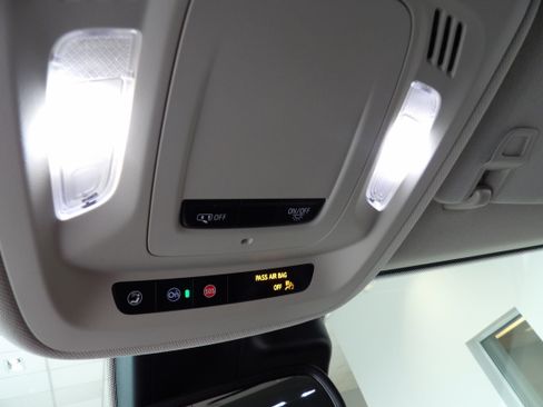 Used 2021 Buick Envision Essence w/ Sport Touring Package AWD/4WD image 12