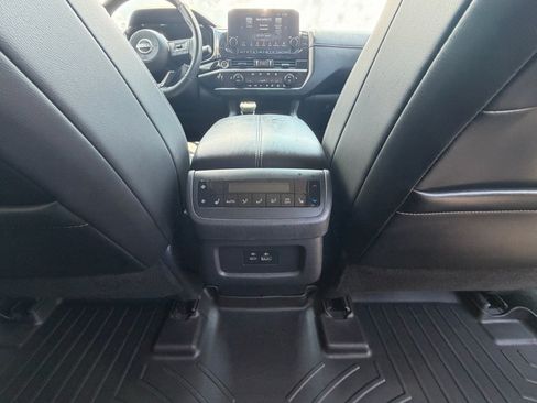Used 2022 Nissan Pathfinder SL w/ SL Premium Package FWD image 11