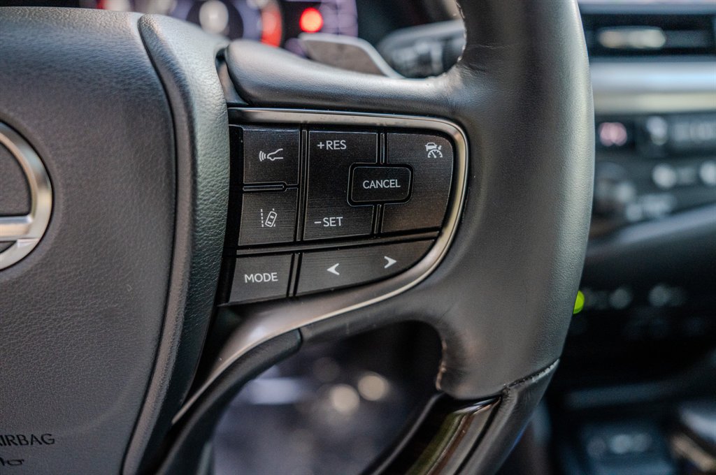 Used 2019 Lexus ES 350 w/ Premium Package FWD image 17