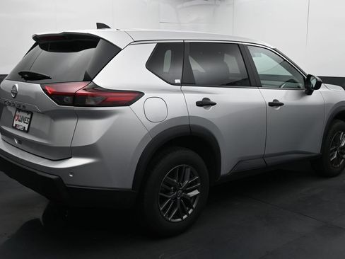 Used 2024 Nissan Rogue S FWD image 12