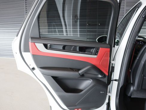 New 2026 Porsche Cayenne image 27
