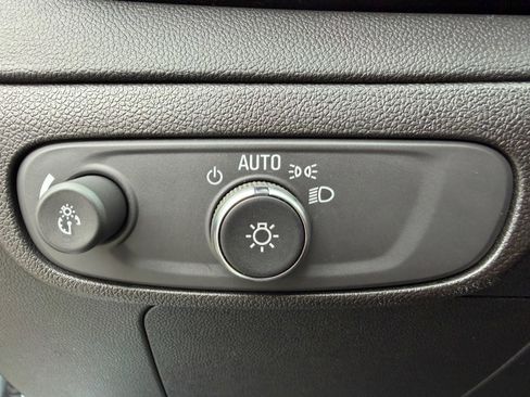 Used 2023 Chevrolet Bolt EUV LT w/ Convenience Package FWD image 16