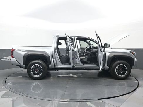 Used 2025 Toyota Tacoma TRD Off-Road image 31